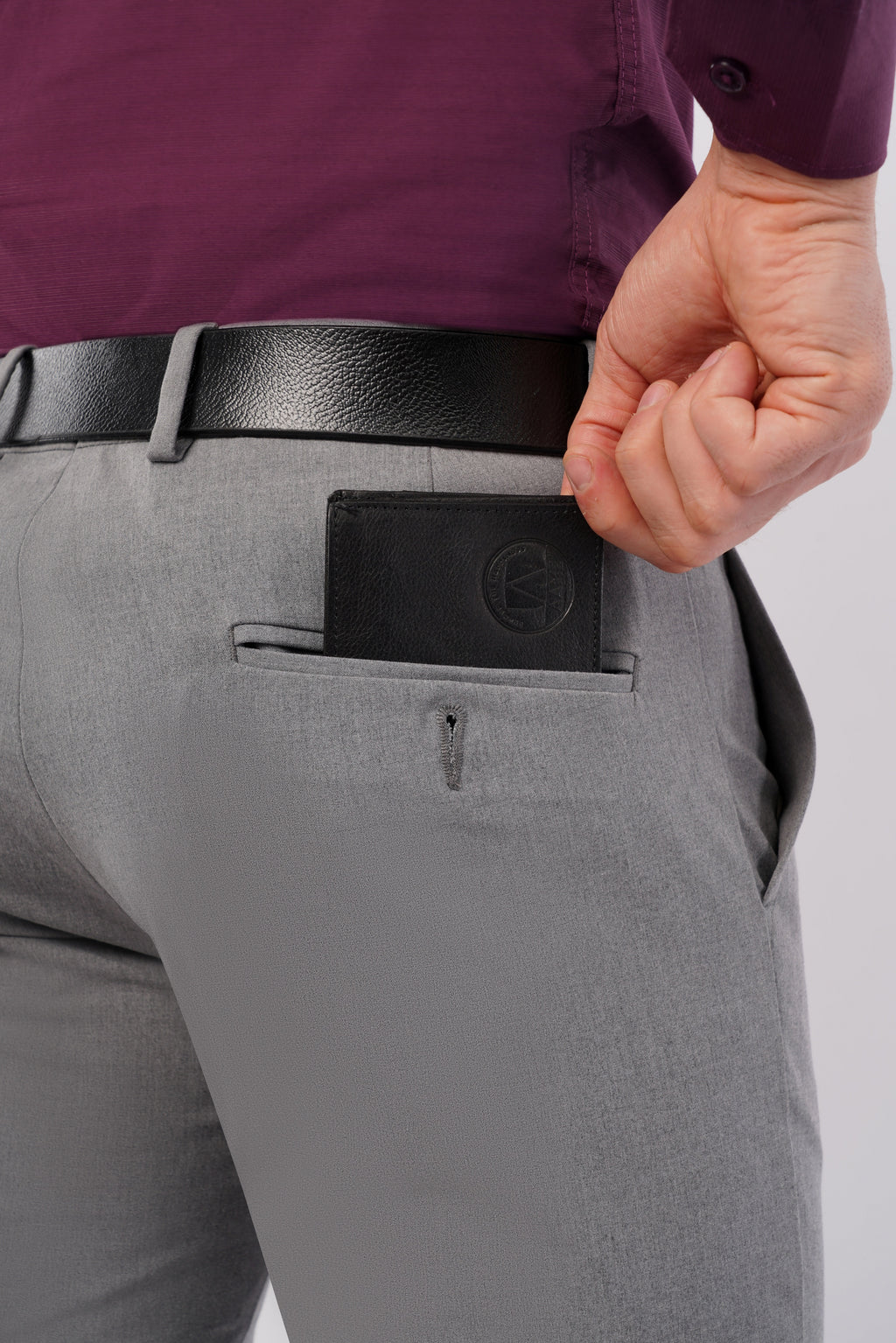 Black Men's Wallet Genuine Leather – Stylish, Compact Billfold with Card Slots